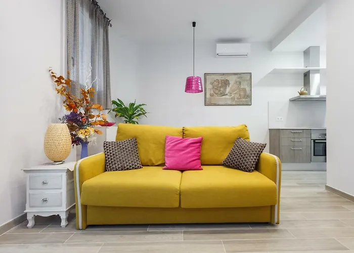 Beautiful Apartment 20 Minutes From City Center