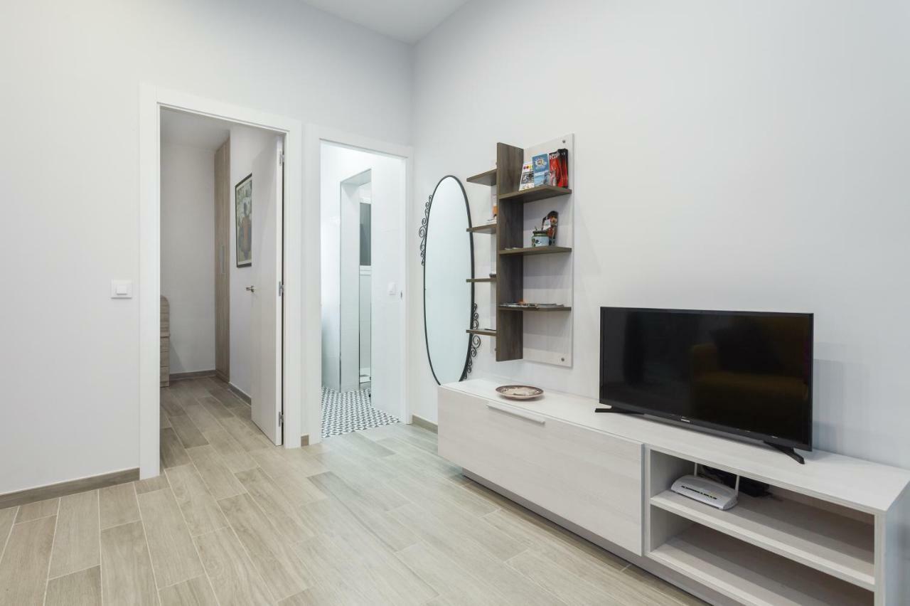 Beautiful 20 Minutes From Center Apartment *